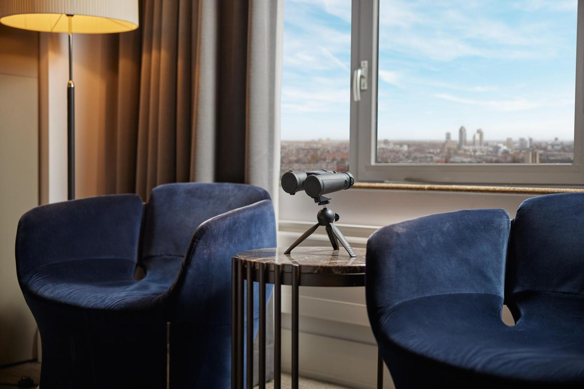 阿姆斯特丹大仓酒店 - 世界一流酒店 外观 照片 A small telescope on a tripod