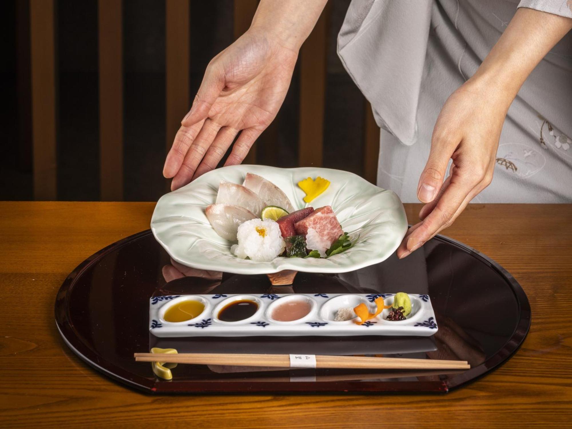 阿姆斯特丹大仓酒店 - 世界一流酒店 外观 照片 A plate of sashimi
