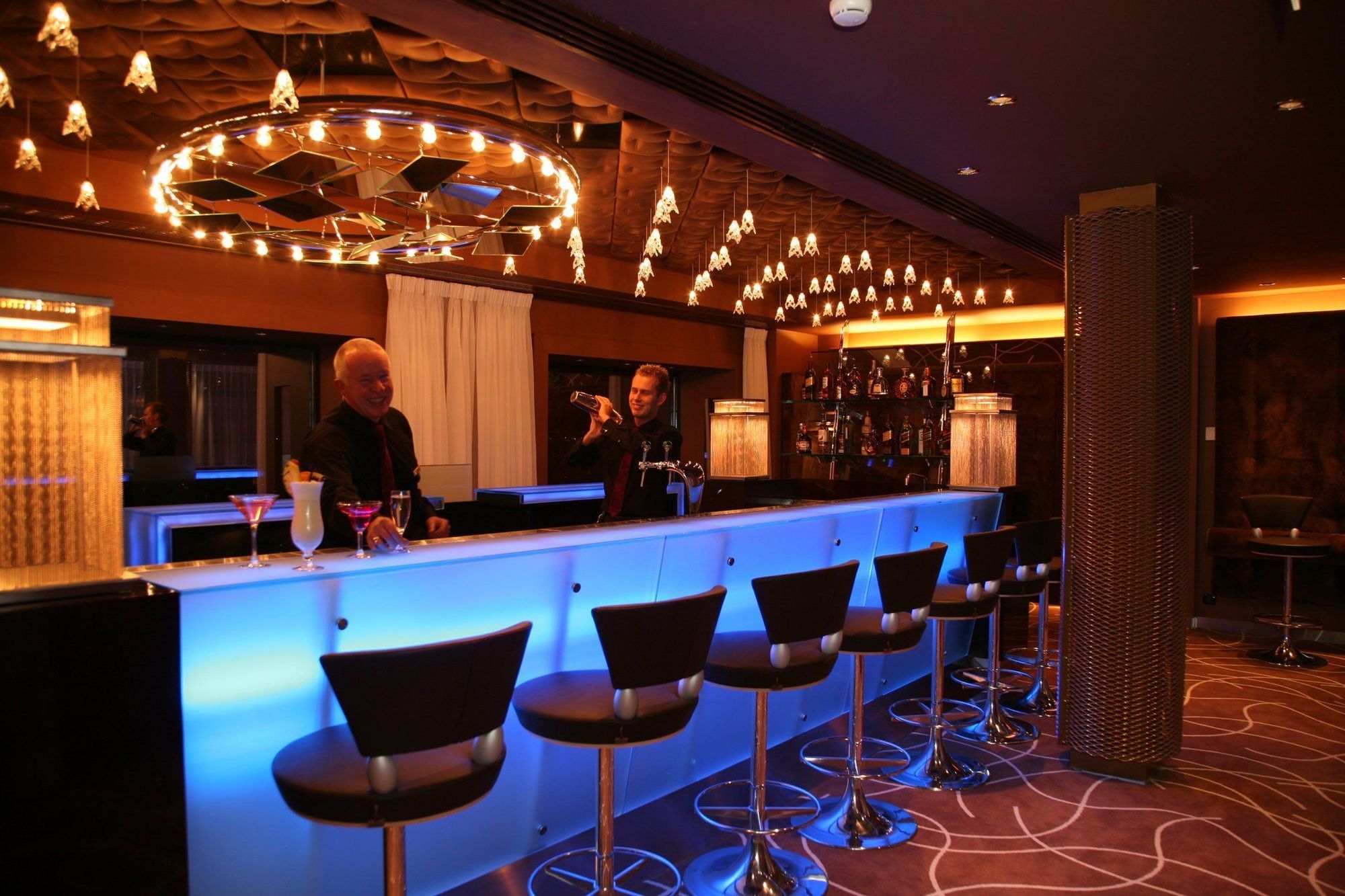 阿姆斯特丹大仓酒店 - 世界一流酒店 餐厅 照片 The bar at the 19th floor